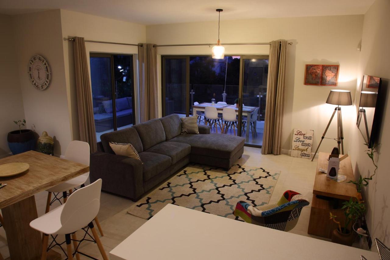 Cove 4 Apartment Pereybere Beach